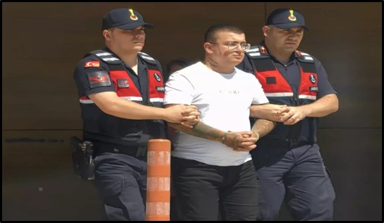 Kavga eden çifti uyaran güvenlik görevlisi bacağından bıçaklandı
