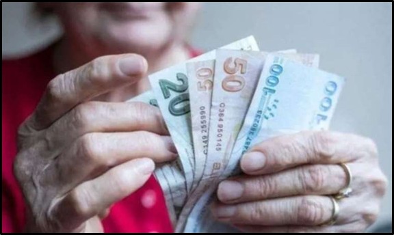 Emekli olacaklara SGK'dan kötü haber... Hem emekli maaşı alıp hem de çalışamayacaklar