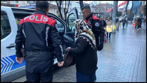 Bolu'da Alzheimer hastası kayıp kadın bankada güvenlik görevlisinin dikkati sayesinde bulundu 