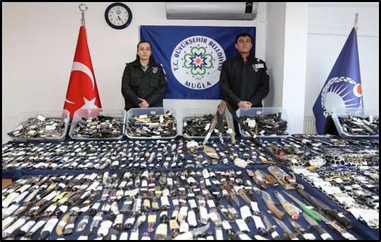 Muğla Büyükşehir otogarlarında Özel Güvenlik Görevlileri 2 bin 520 kesici alet ele geçirdi