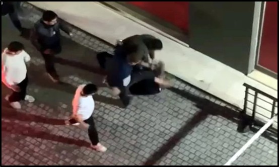 İstanbul'da site önünde 'park' kavgası: Güvenlik görevlisine tekme tokat saldırdılar
